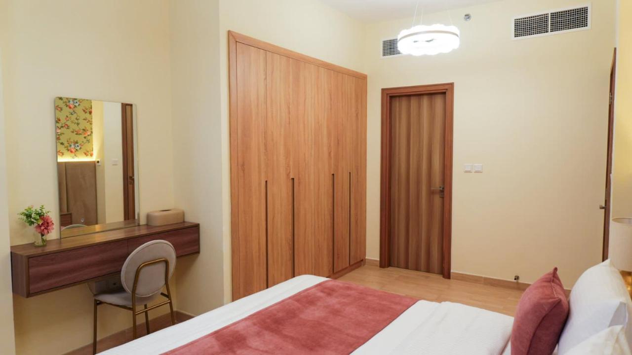 Elegant 2BR Canal & Burj Khalifa Partial View 5 - 2