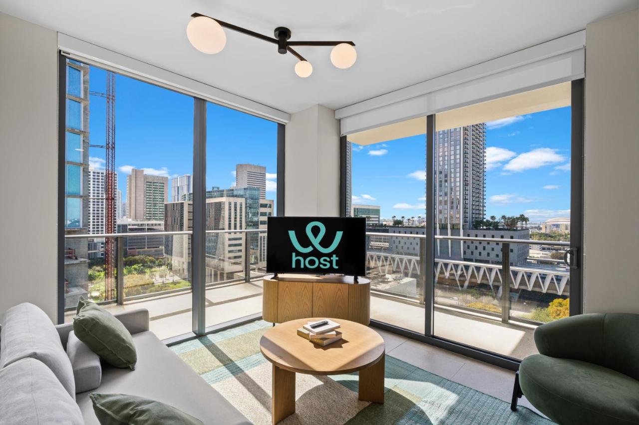 Downtown Stay with Rooftop Pool Amenities