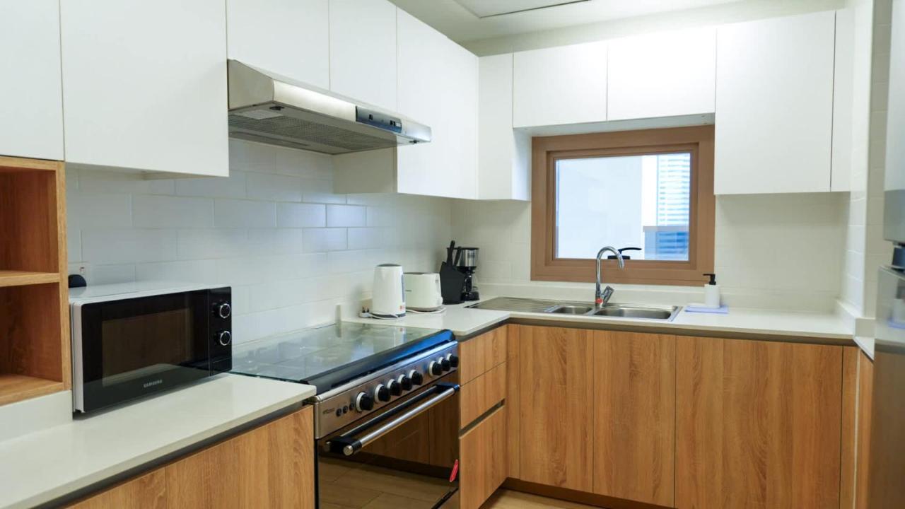 Stunning 2BR Canal View & Burj Khalifa 3 - 4