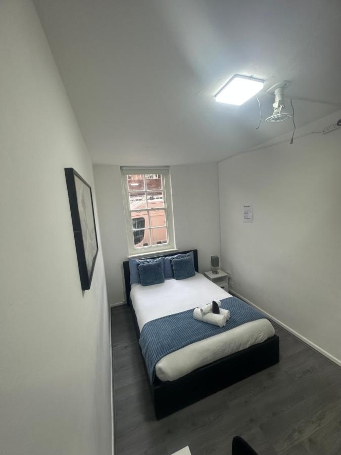 Small cozy private bedroom zone1