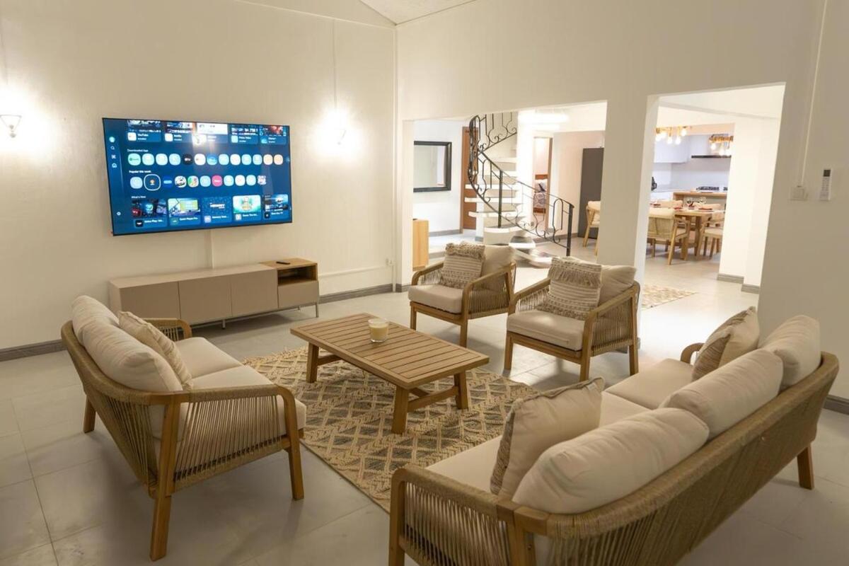 Cozy Coastal Villa Troux Aux Biches - 3