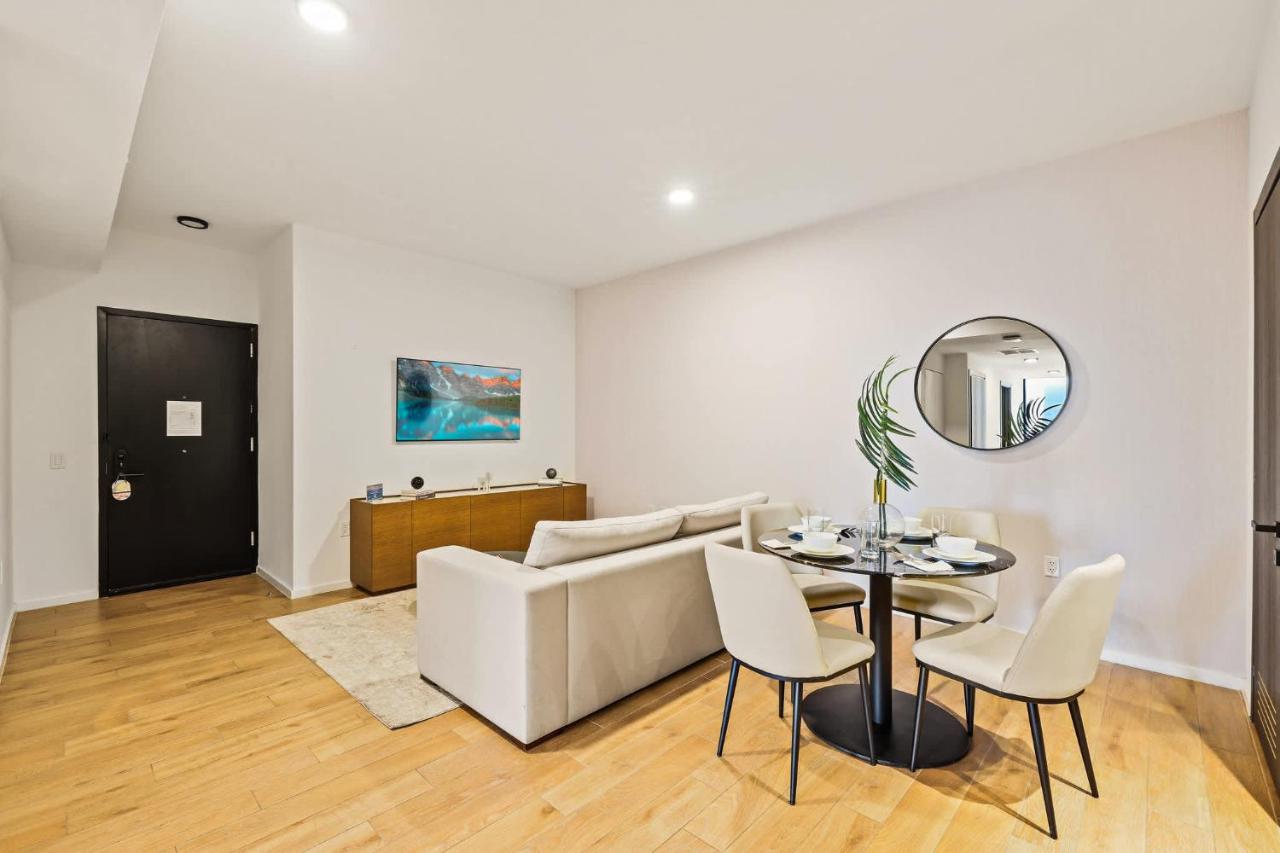 Resort-Style Living 1BR Apt in Downtown Miami - 4