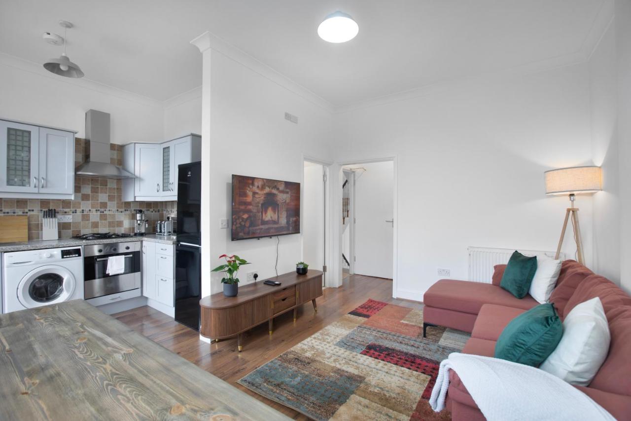 Charming 3-Bedroom Duplex in Notting Hill - 2