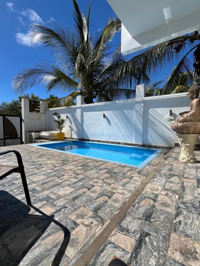3 Bedroom Family Pool Villa Flic-en-Flac Beach - 2