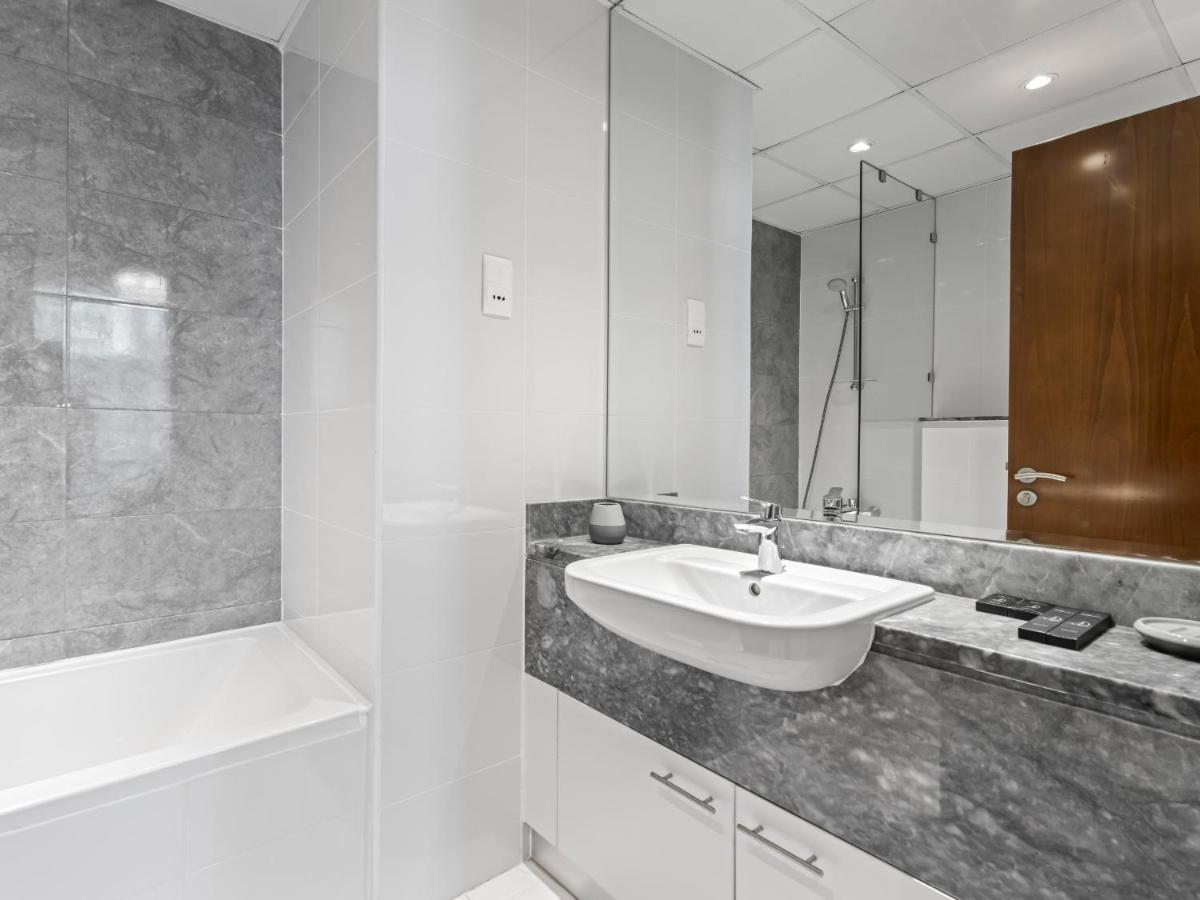 Cozy and Elegant 1 BDR In Noura Tower-37 - 3