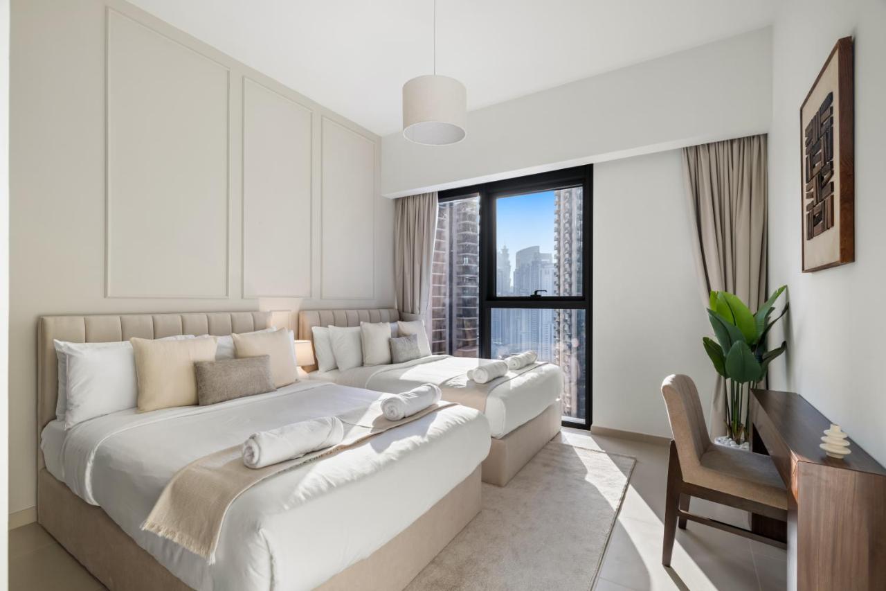 Blissful Stays - Luxury Two Bedroom Apartment at ACT Tower 2, Boulevard, Burj Khalifa, Pool, Near Dubai Mall - 4