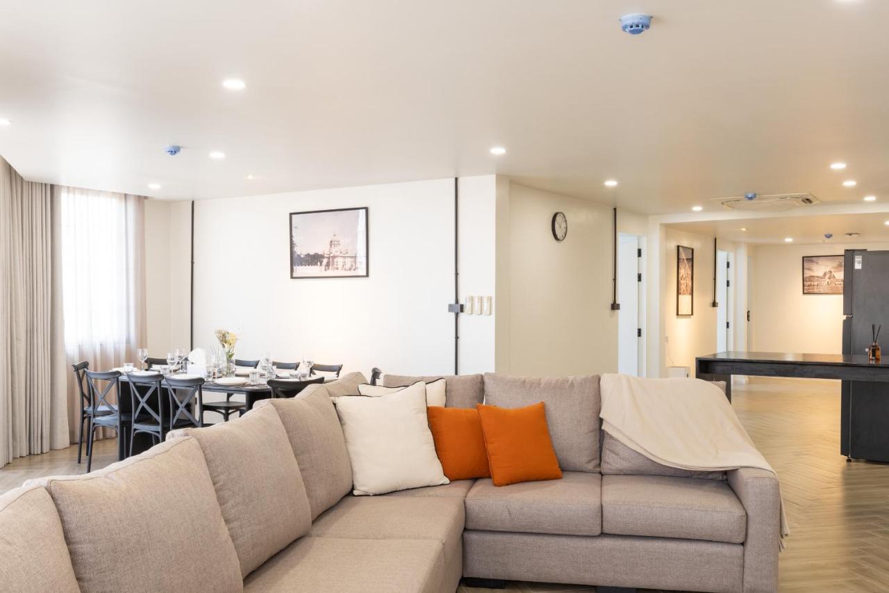 Holmes Pranakorn - 4