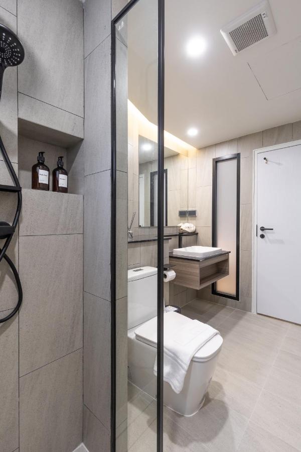 Holmes Pranakorn - 3