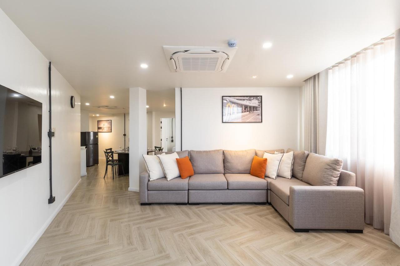 Holmes Pranakorn - 5