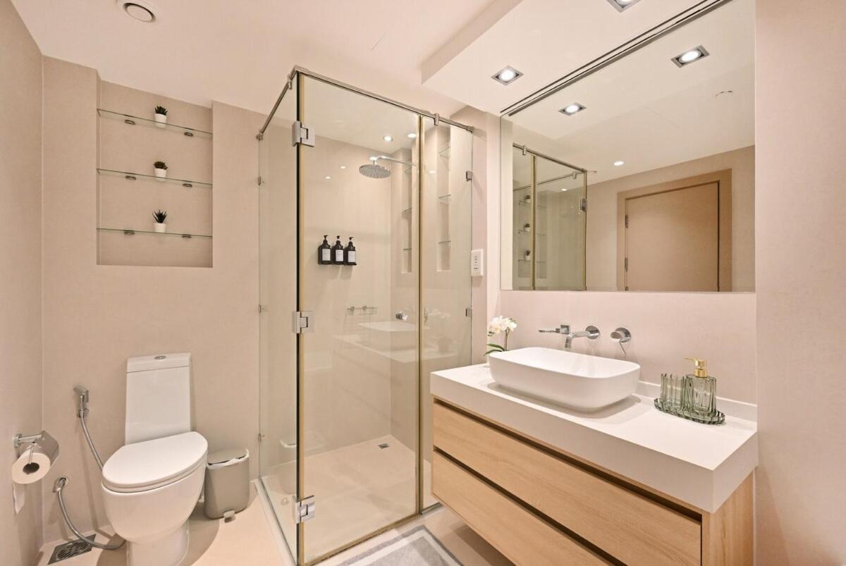 Curated High-Floor 2BR Sofa Bed Marina Water View - 3