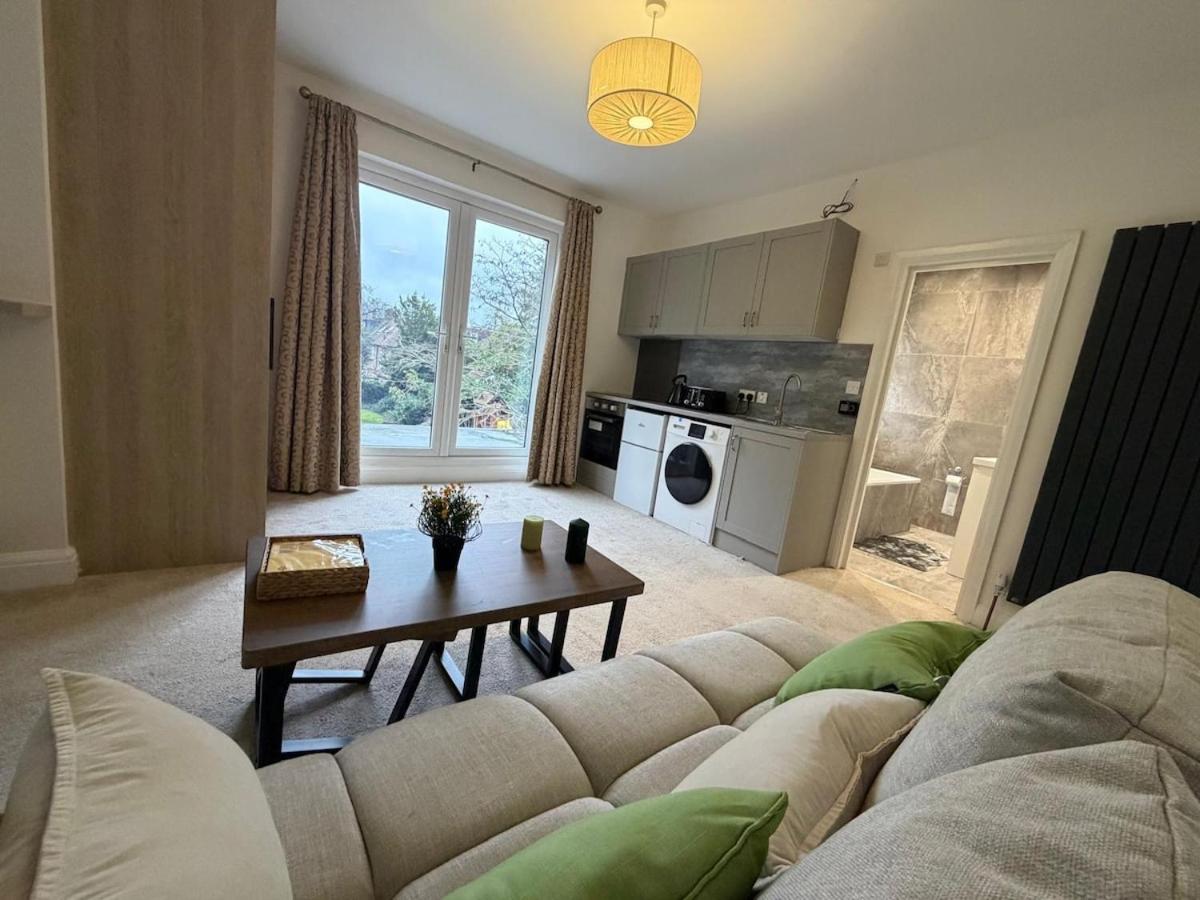 Stylish 1 Bed Flat 3 Minutes walk to East Finchley Station N2 - 5