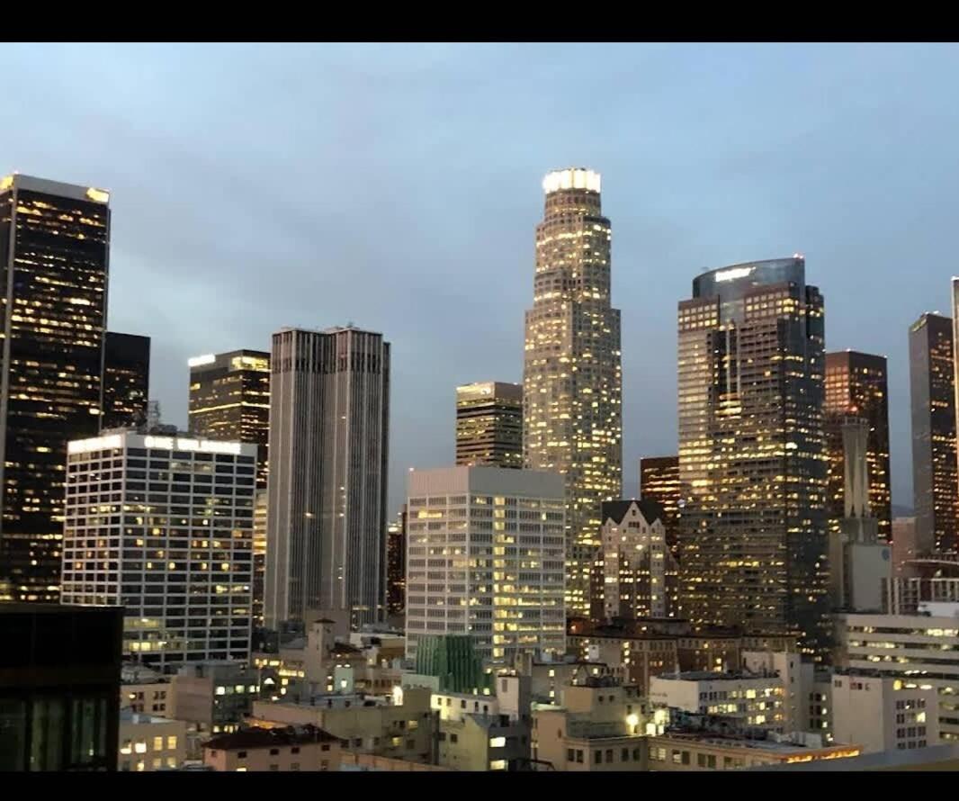 Modern Hollywood Apt with Pool Spa & Great Views - 3