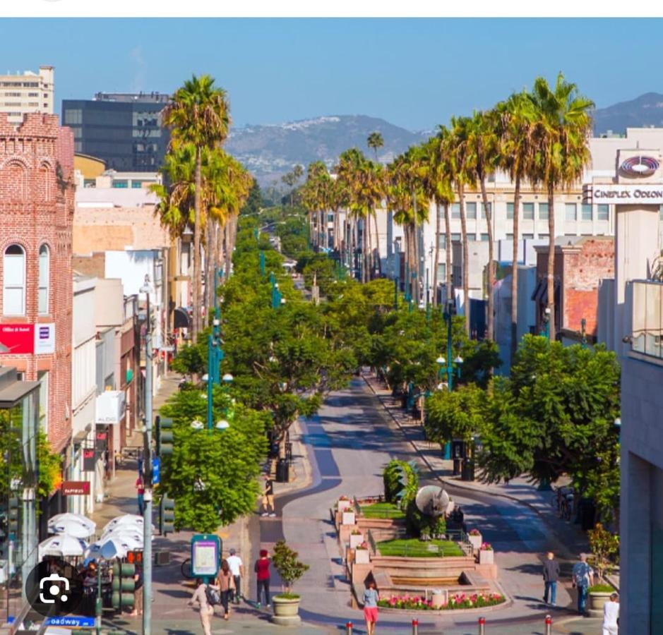 Walk to Santa Monica Beach & Pier Boardwalk - 4
