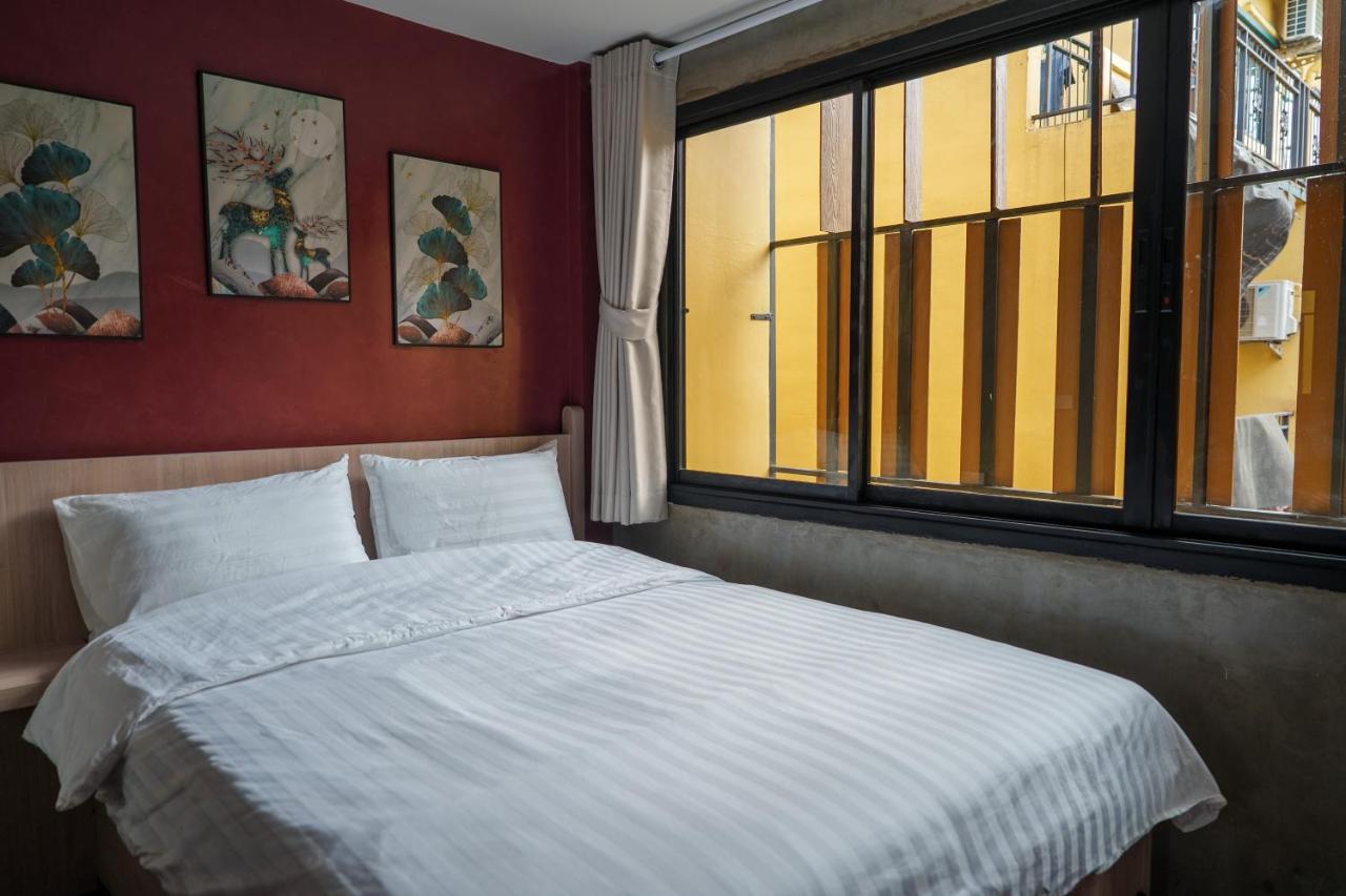 Wat We See Bangkok Hostel