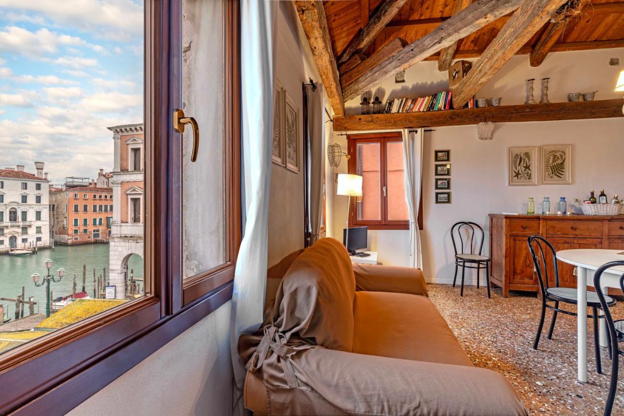 Domus al Canal Grande