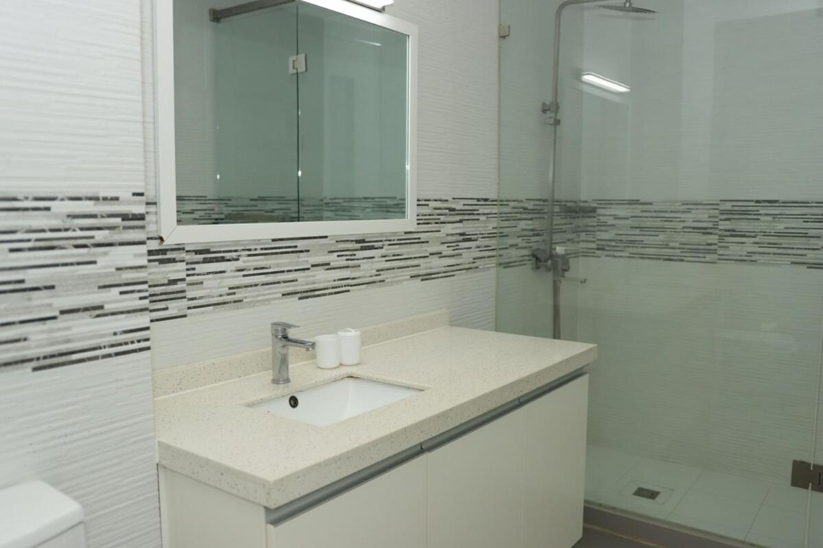 Luxury apartment with city view of Kingston - 3