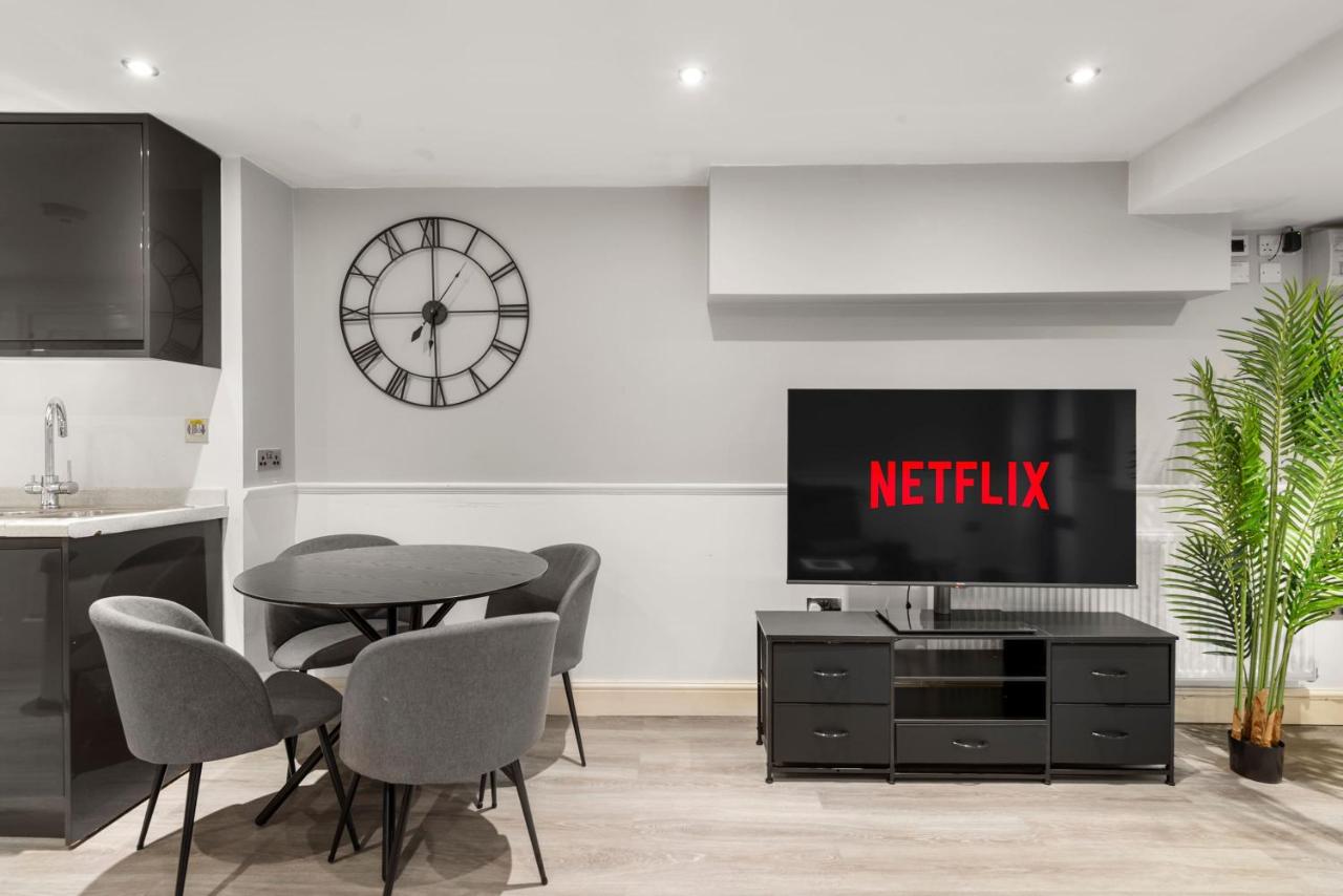 SG, Charming Knightsbridge London Apartment - 3