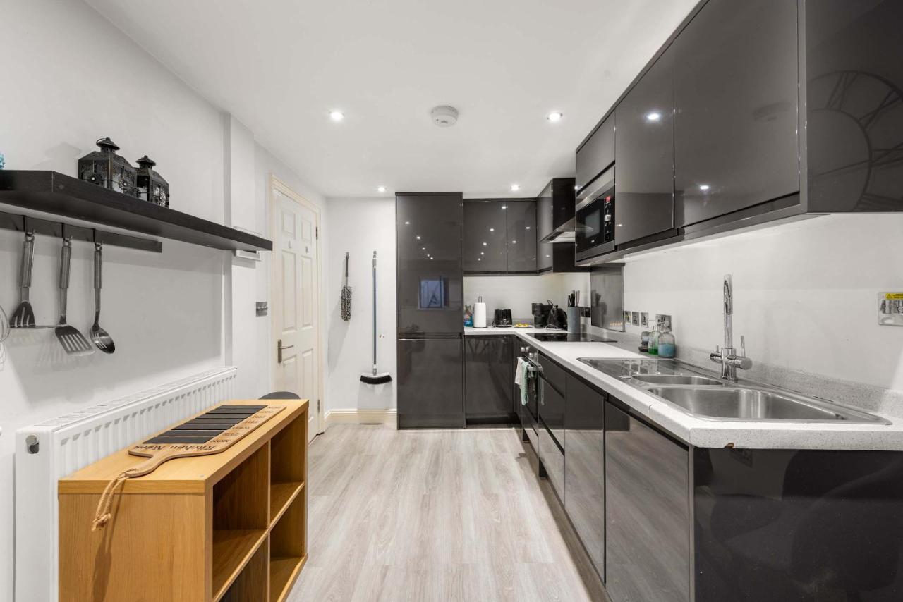 SG, Charming Knightsbridge London Apartment - 4