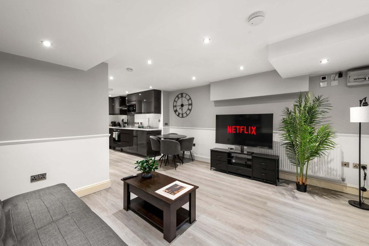 SG, Charming Knightsbridge London Apartment