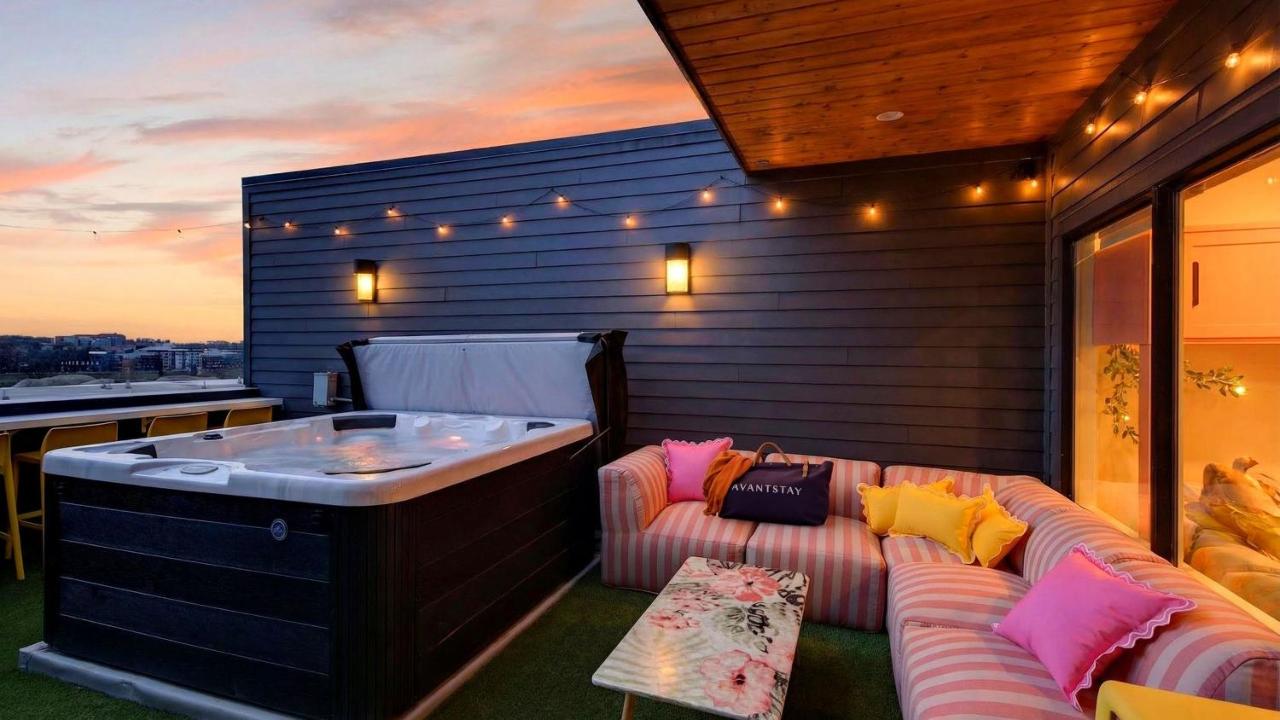 Girls Night Out by AvantStay Private Karaoke Lounge Hot Tub Rooftop Downtown Views