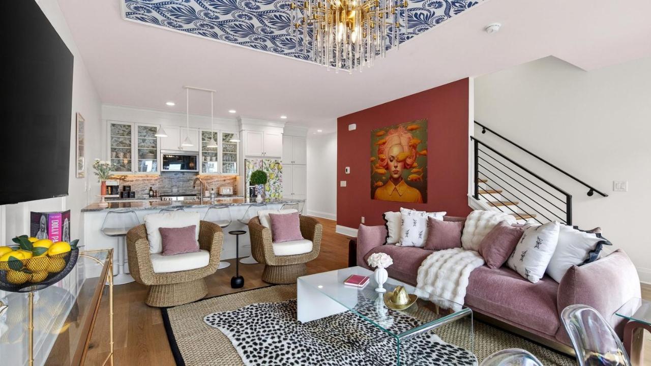 Girls Night Out by AvantStay Private Karaoke Lounge Hot Tub Rooftop Downtown Views - 4