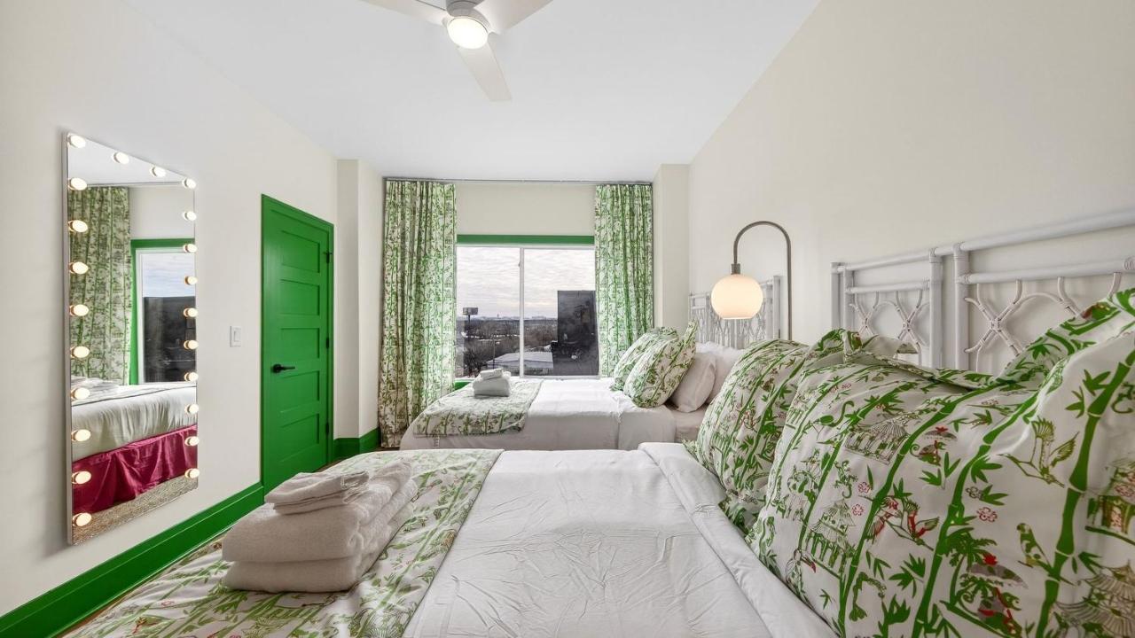 Girls Night Out by AvantStay Private Karaoke Lounge Hot Tub Rooftop Downtown Views - 2