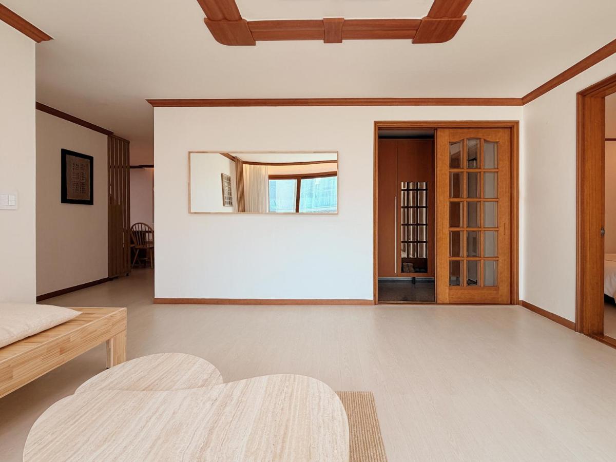 Joseon Calm, 1 min to station Near Hongdae, 3BR, 5Beds, 2Baths - 4