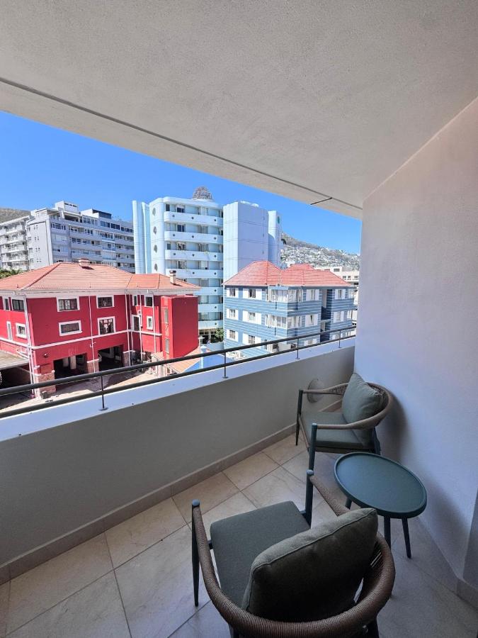 Elegant 1 bedroom in vibrant Sea Point