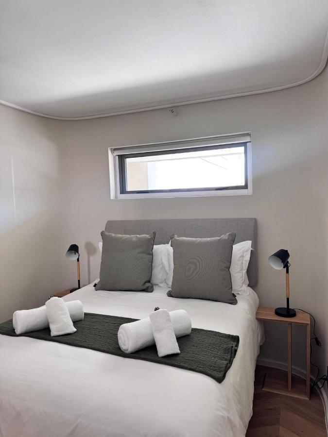 Elegant 1 bedroom in vibrant Sea Point - 2