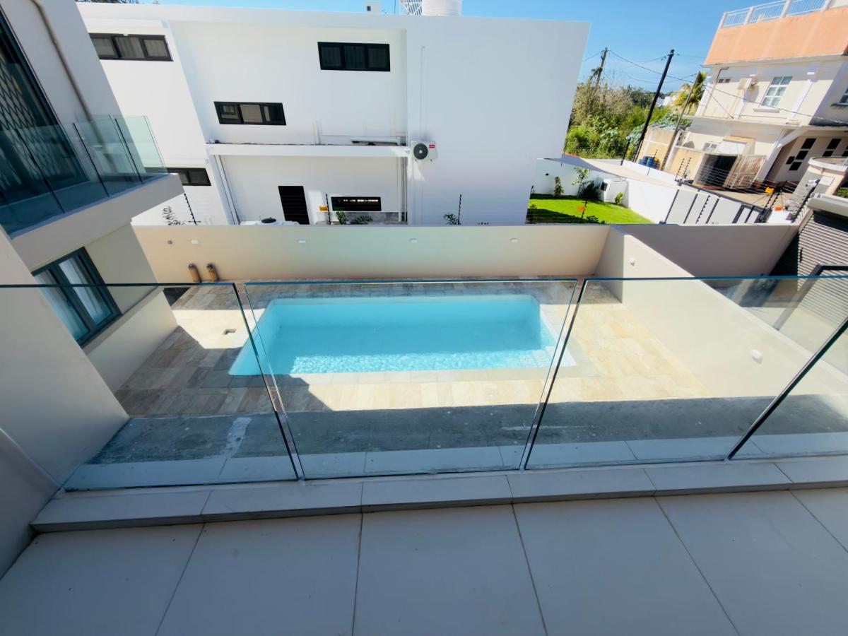 Modern 2-Bedroom Apartment with Pool, Lift and Parking Grand Baie - 4