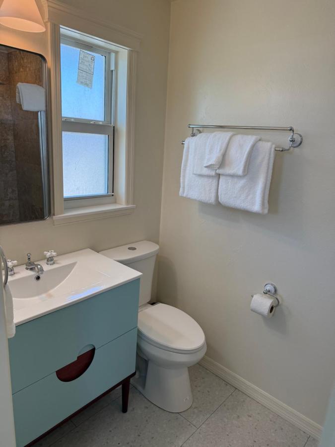 Flamingo Bayside Suites — photo 16