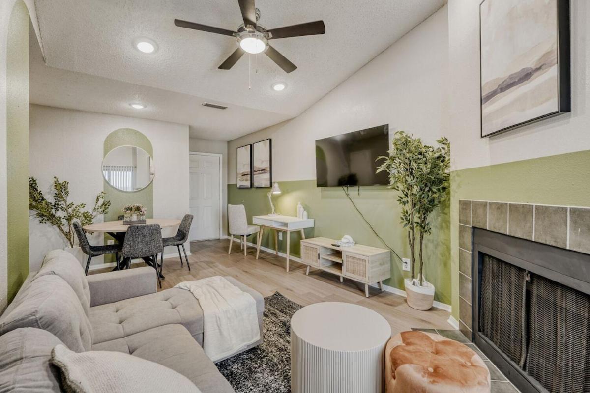 Urban Chic Getaway 2B - Sleeps 6 - Pool Prkg, WD - 3