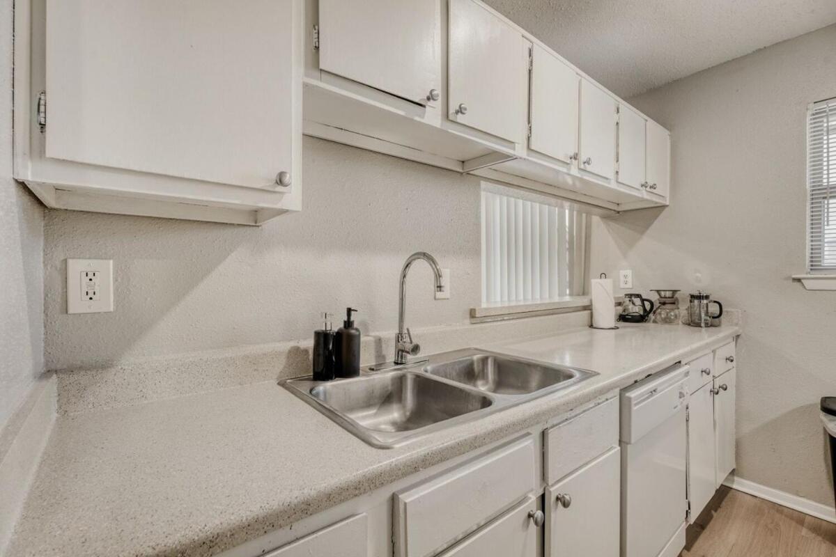 Urban Chic Getaway 2B - Sleeps 6 - Pool Prkg, WD - 4