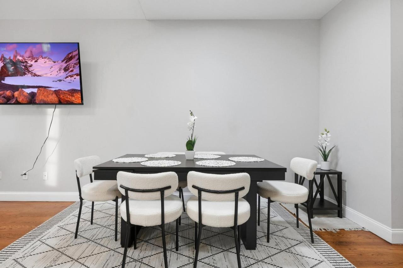 Sleeps 19 • 15ft Celings • Near NYC - 5