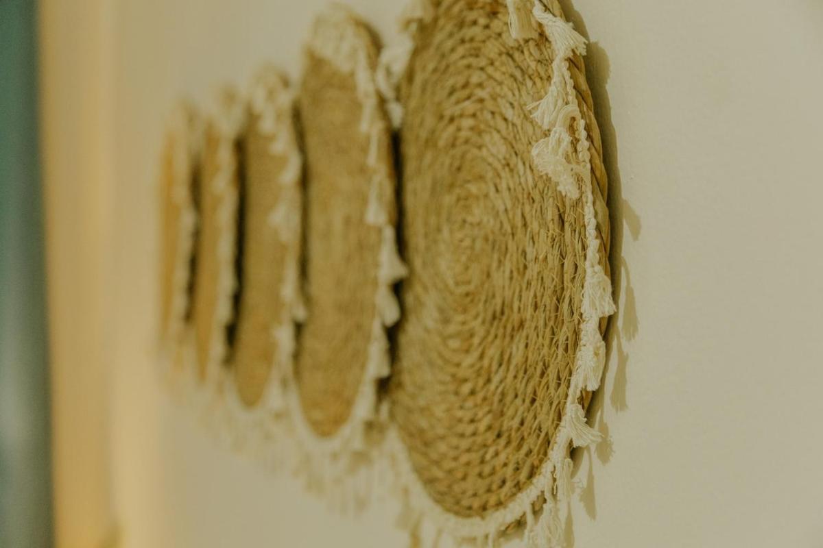 Bali-Inspired Studio Mins from Airport - 4