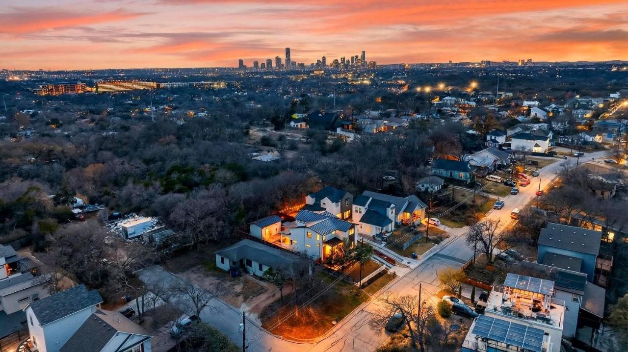 Delores House by AvantStay Movie Theater Outdoor Kitchen Modern East Austin Home near Downtown Breweries Live Music - 5