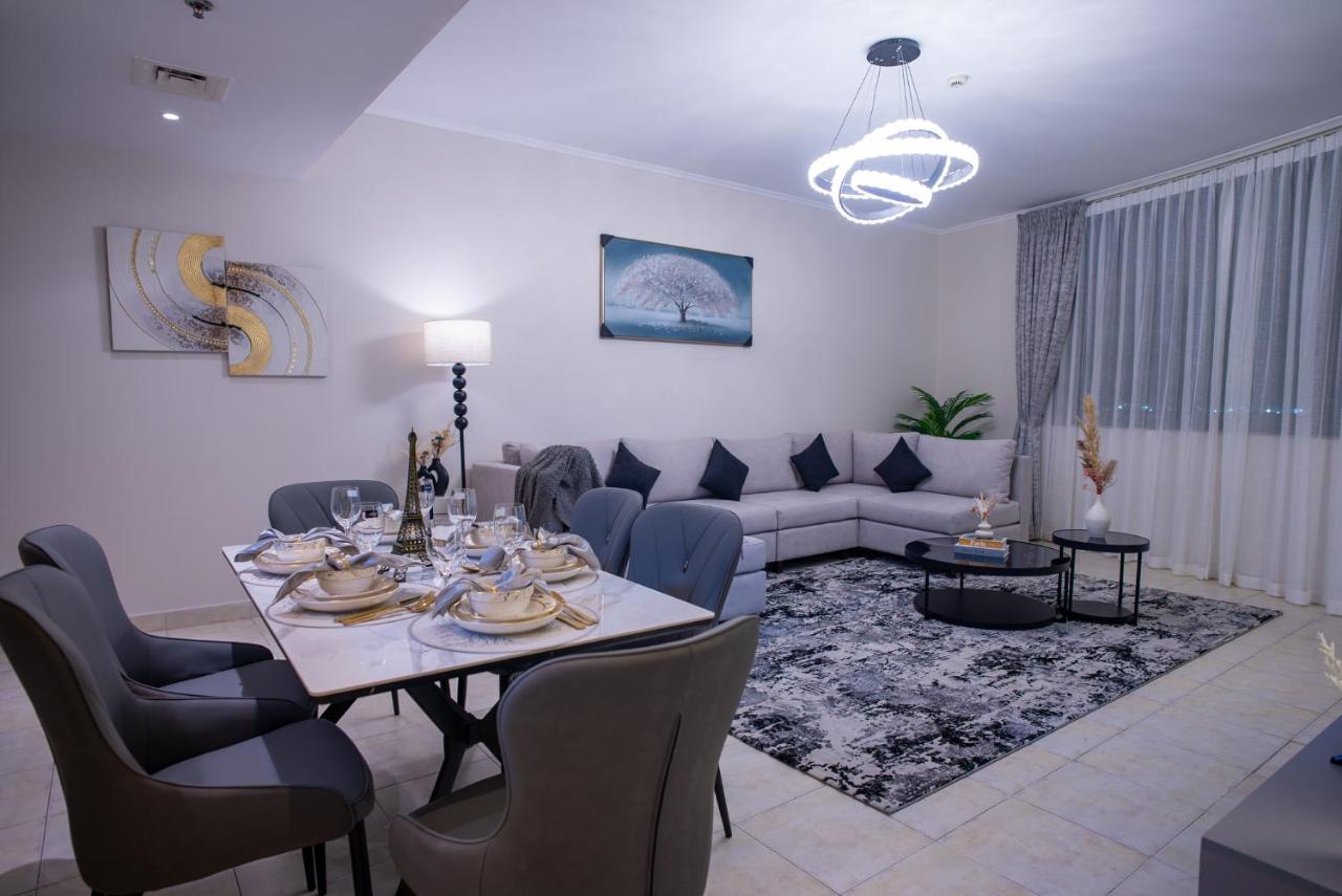 Luxury 2BR Haven with Panoramic Scenery - 5