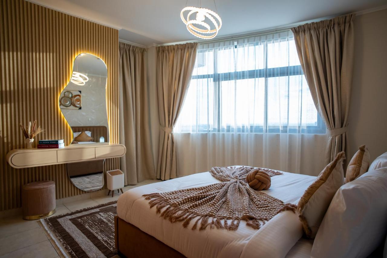 Luxury 2BR Haven with Panoramic Scenery - 2