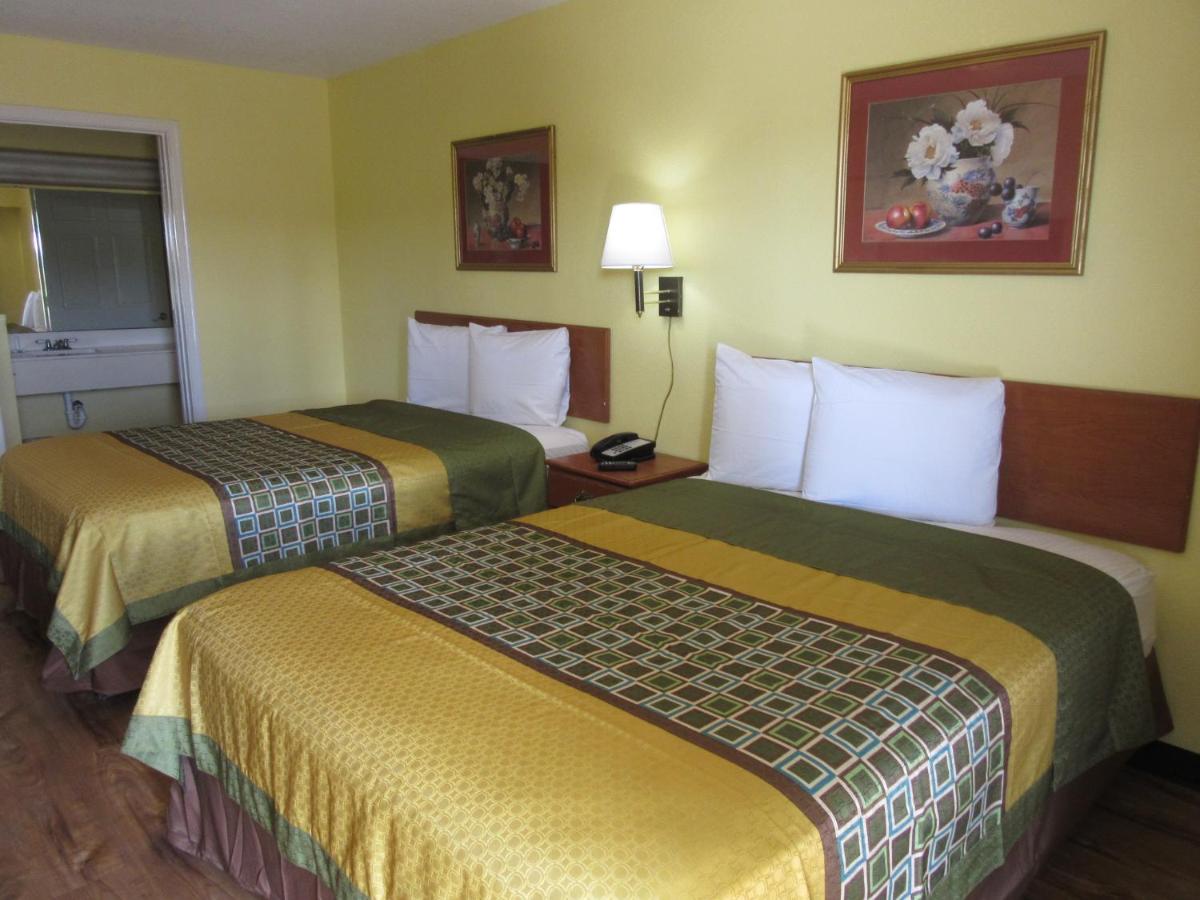 Crossroads Hotel & Suites — photo 22