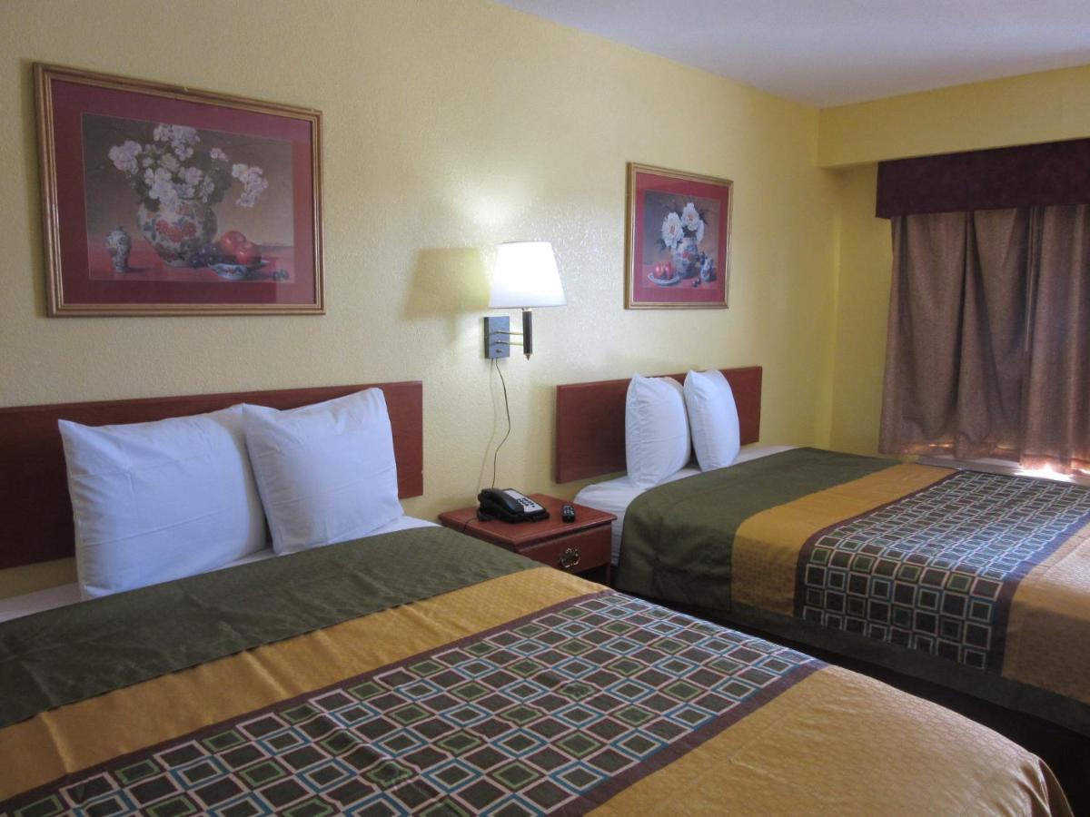 Crossroads Hotel & Suites — photo 23