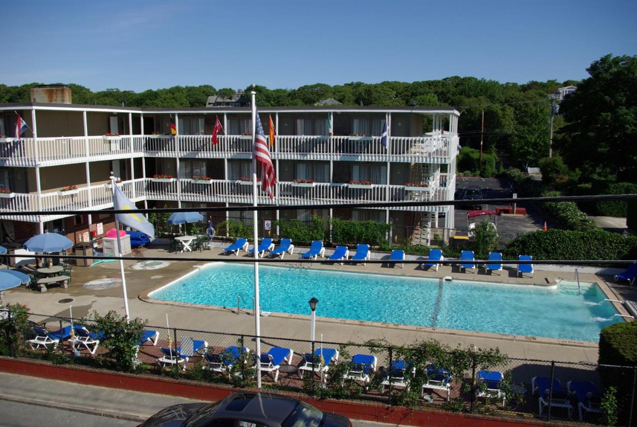Heated swimming pool: Surfside Hotel and Suites