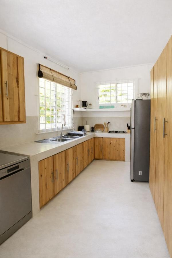 Salty Toes Beach House - Barefoot days by the sea! - 4