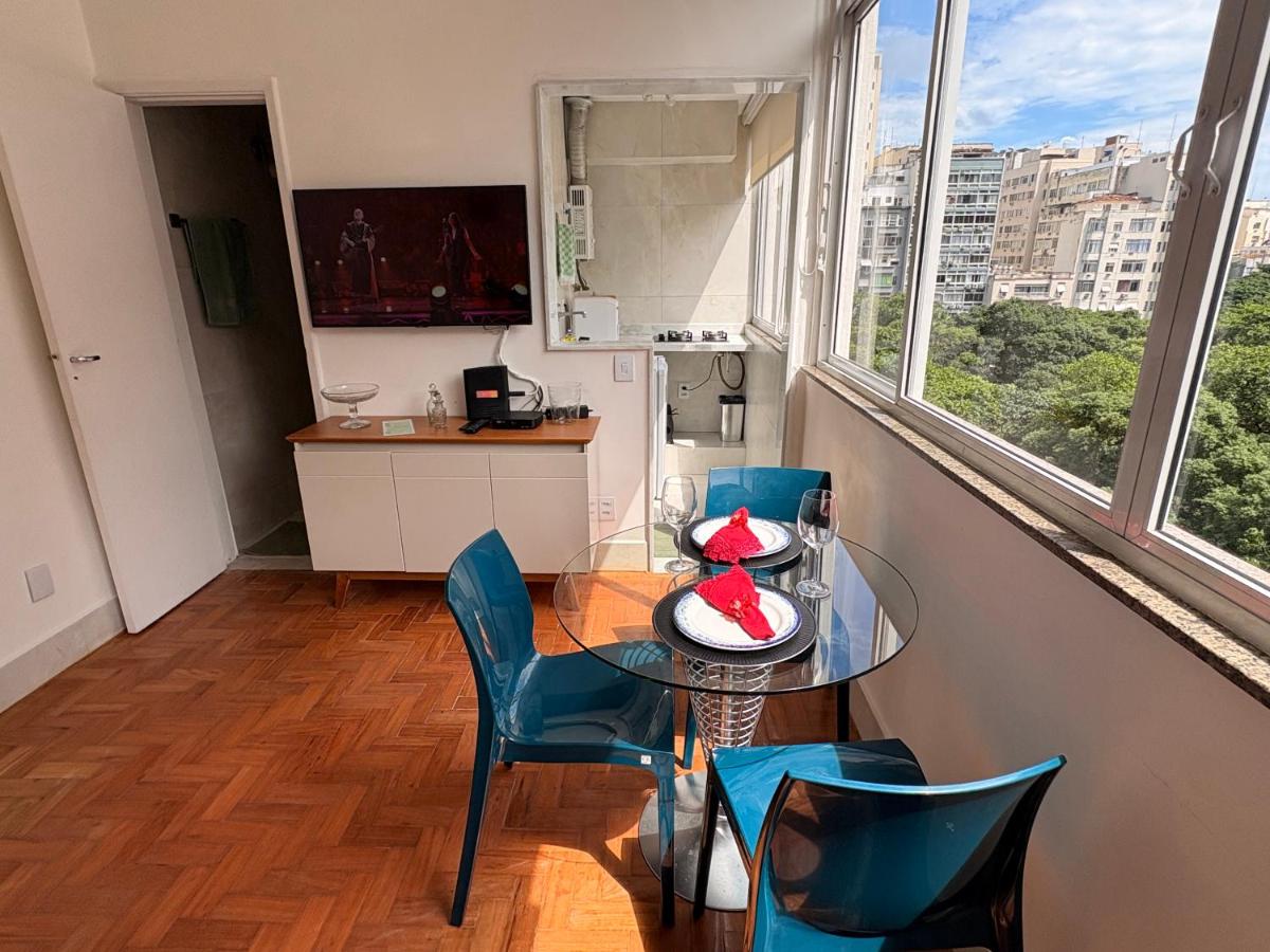 Quarto e sala vista Cristo e mar de Copacabana - 4