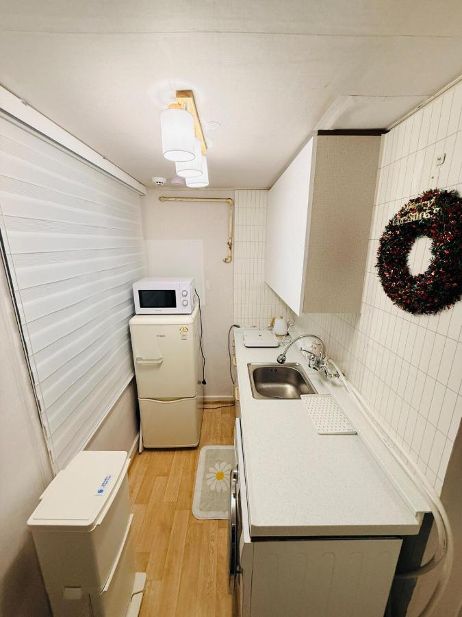 Seoul Station 5 min on foot Myeongdong 7 min DDP 10 min Seongsu 15 min Gangnam 20 min