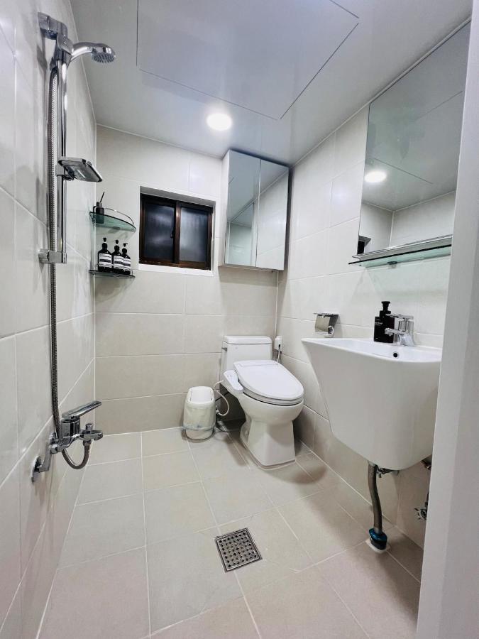 Seoul Station 5 min on foot Myeongdong 7 min DDP 10 min Seongsu 15 min Gangnam 20 min - 3