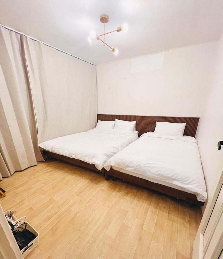 Seoul Station 5 min on foot Myeongdong 7 min DDP 10 min Seongsu 15 min Gangnam 20 min - 5