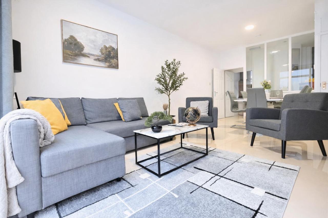 Exclusive Hyde park stay - 4 Bedrooms - 10 Sleeps - 3