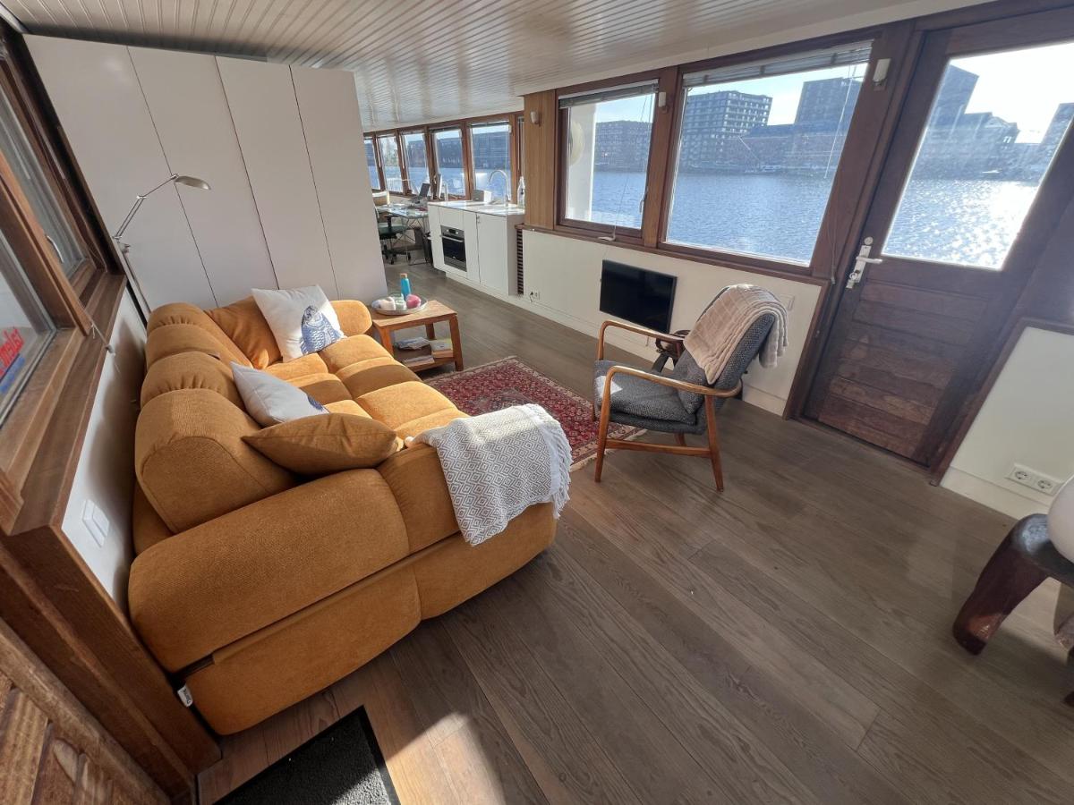 Stunning boat with a view - 5