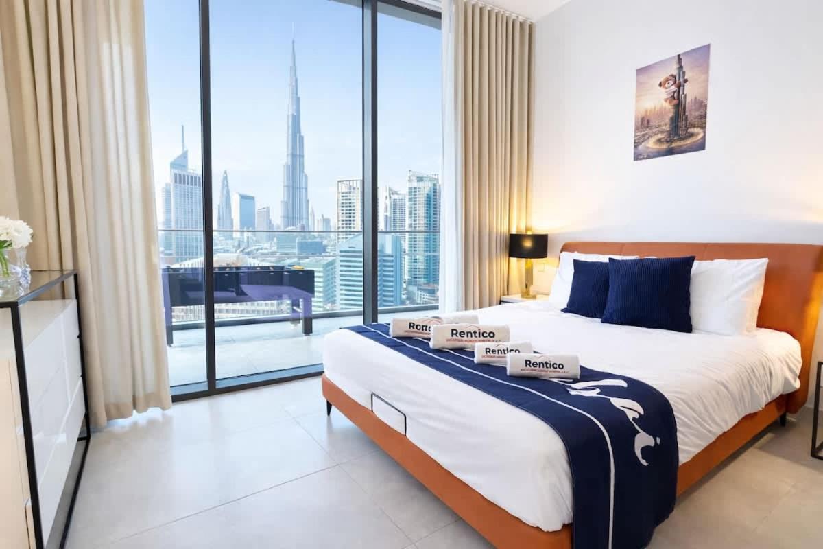 Rentico l Luxury 1BR with Burj Khalifa & Canal View - 2