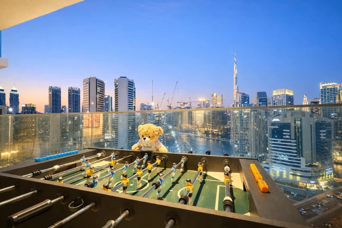 Rentico l Luxury 1BR with Burj Khalifa & Canal View - 4